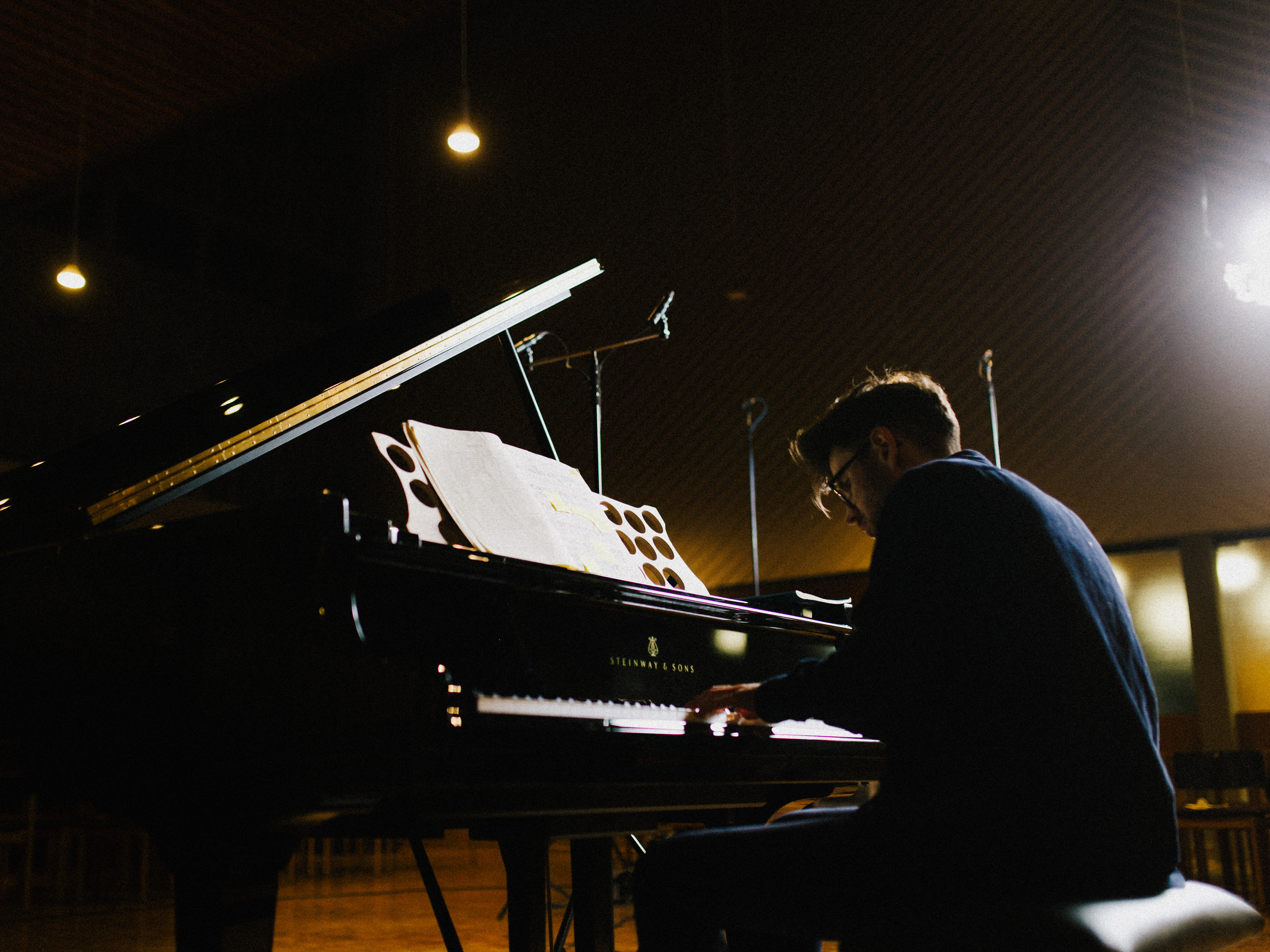 Milosz Sroczynski in the studio